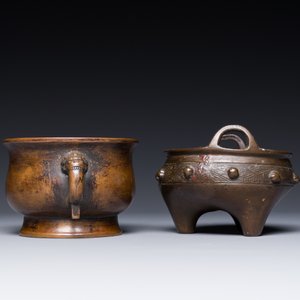 Twee Chinese bronzen wierookvaten, Xuande merk, Yuan/Ming — foto 3