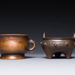 Twee Chinese bronzen wierookvaten, Xuande merk, Yuan/Ming — foto 4