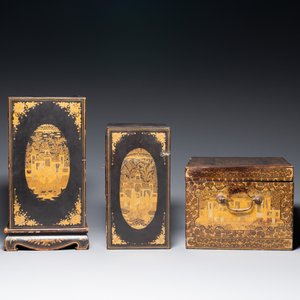 Twee Chinese Canton zwart lakwerk miniatuurkabinetten en een kistje met verguld decor, 19e eeuw — foto 5