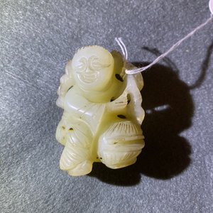 Twee Chinese celadon jade figuren van jongens, 19/20e eeuw — foto 13