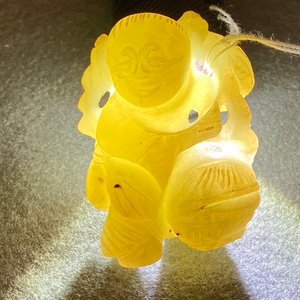 Twee Chinese celadon jade figuren van jongens, 19/20e eeuw — foto 16