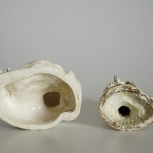 Twee Chinese Dehua blanc de Chine figuren van Boeddha en Guanyin met kind, 18/19e eeuw — foto 12