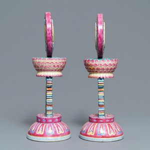 Twee Chinese famille rose Boeddhistische altaar ornamenten, Qianlong merk, 19e eeuw — foto 2