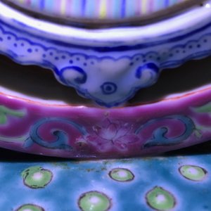 Twee Chinese famille rose Boeddhistische altaar ornamenten, Qianlong merk, 19e eeuw — foto 7
