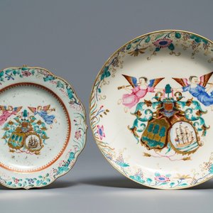 Twee Chinese famille rose borden voor de Nederlandse markt met wapen Rijzik-Schippers, Qianlong — foto 1