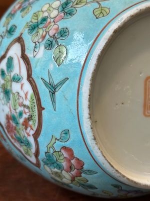 Twee Chinese famille rose 'chupu' dekselkommen voor de Straits of Peranakan markt, Guangxu merk en uit de periode — foto 14