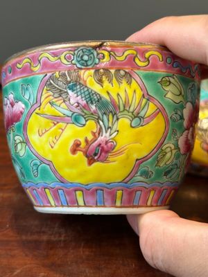 Twee Chinese famille rose 'chupu' dekselkommen voor de Straits of Peranakan markt, Tongzhi merk en periode — foto 15
