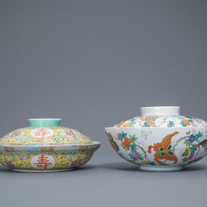 Twee Chinese famille rose dekselkommen, 19/20e eeuw — foto 4