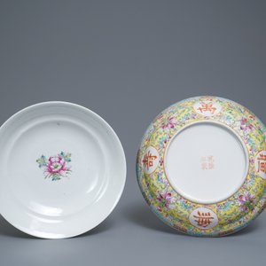Twee Chinese famille rose dekselkommen, 19/20e eeuw — foto 7