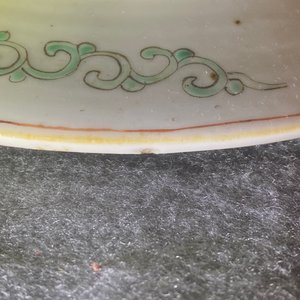 Twee Chinese famille rose dekselvazen, Qianlong merk, 19/20e eeuw — foto 11