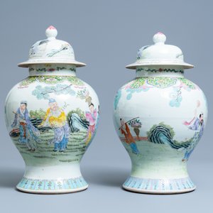 Twee Chinese famille rose dekselvazen, Qianlong merk, 19/20e eeuw — foto 3