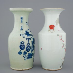 Twee Chinese famille rose en blauw-wit op celadon fond kleur vazen, 19/20e eeuw — foto 4