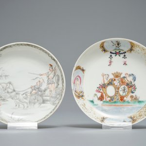 Twee Chinese famille rose en grisaille export koppen en schotels, Qianlong — foto 2