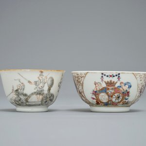 Twee Chinese famille rose en grisaille export koppen en schotels, Qianlong — foto 4