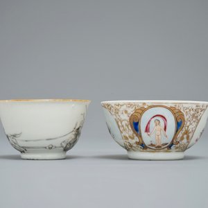 Twee Chinese famille rose en grisaille export koppen en schotels, Qianlong — foto 5