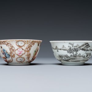 Twee Chinese famille rose en grisaille koppen en schotels, Yongzheng/Qianlong — foto 5