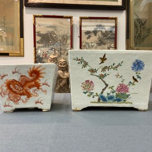 Twee Chinese famille rose en ijzerrode jardinières met boeddhistische leeuwen en vogels bij bloesems, 19e eeuw — foto 8