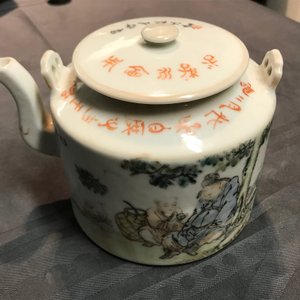 Twee Chinese famille rose en qianjiang cai theepotten, 19/20e eeuw — foto 13