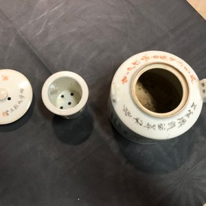 Twee Chinese famille rose en qianjiang cai theepotten, 19/20e eeuw — foto 18