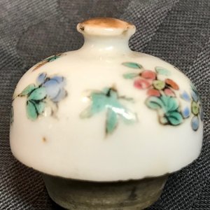 Twee Chinese famille rose en qianjiang cai theepotten, 19/20e eeuw — foto 8