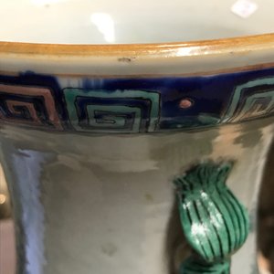 Twee Chinese famille rose en qianjiang cai vazen, 19e eeuw — foto 12