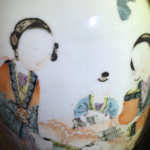 Twee Chinese famille rose en qianjiang cai vazen, 19e eeuw — foto 13
