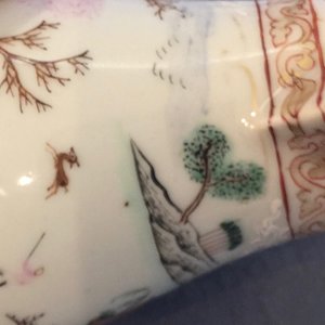 Twee Chinese famille rose export melkkannetjes met deksels, Qianlong — foto 10