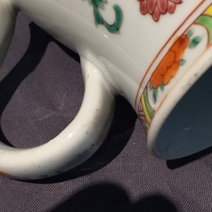 Twee Chinese famille rose export porseleinen bierkannen, Qianlong — foto 4