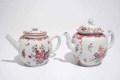 Twee Chinese famille rose export porseleinen theepotten, Qianlong