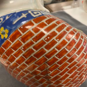 Twee Chinese famille rose figuren van Boeddha, zegelmerk en fabrieksmerk, 19e eeuw — foto 16