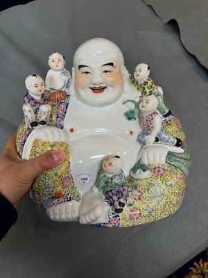Twee Chinese famille rose figuren van Boeddha, Zhu Mao Ji Zao 朱茂記造 en Zhu Yitai 朱義泰 merk, Republiek — foto 10