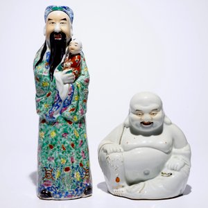 Twee Chinese famille rose figuren van onsterfelijken en een wit-geglazuurde Boeddha, 19/20e eeuw — foto 9