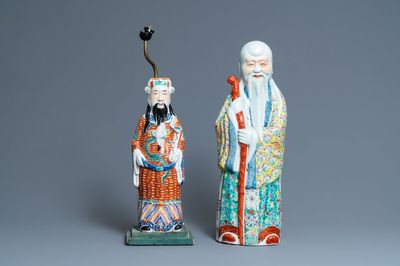 Twee Chinese famille rose figuren van sterrengoden, zegelmerken, 19/20e eeuw