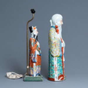 Twee Chinese famille rose figuren van sterrengoden, zegelmerken, 19/20e eeuw — foto 2