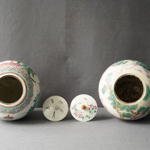 Twee Chinese famille rose gemberpotten, 19e eeuw — foto 9