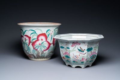 Twee Chinese famille rose jardinières, 19e eeuw
