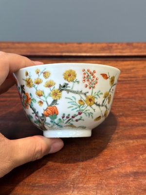 Twee Chinese famille rose kommen, een bord met boeddhistische leeuw en een 'Wu Shuang Pu' kom, 19e eeuw — foto 18