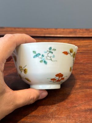 Twee Chinese famille rose kommen, een bord met boeddhistische leeuw en een 'Wu Shuang Pu' kom, 19e eeuw — foto 20