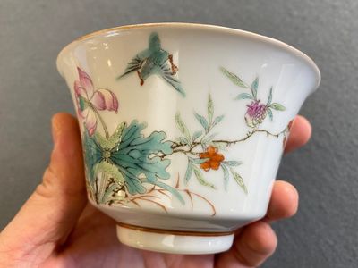 Twee Chinese famille rose kommen met erotisch decor, Kangxi merk, 19e eeuw — foto 8