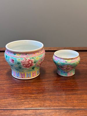 Twee Chinese famille rose kommen voor de Straits of Peranakan markt, 19e eeuw — foto 1