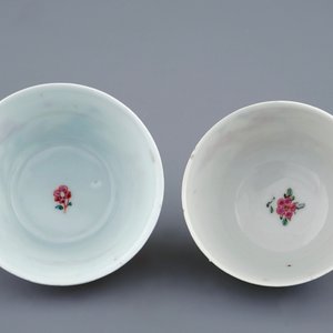 Twee Chinese famille rose kop en schotels, Yongzheng, 1723-1735 — foto 8