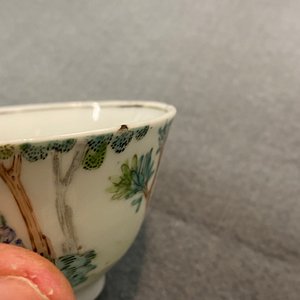 Twee Chinese famille rose koppen en schotels, Yongzheng/Qianlong — foto 15