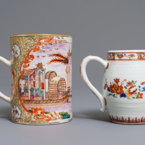 Twee Chinese famille rose kroezen met mandarijns en floraal decor, Qianlong — foto 4