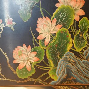 Twee Chinese famille rose plaquettes in gelakt houten koffer, gemerkt voor Wang Yeting, 19/20e eeuw — foto 28