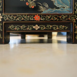 Twee Chinese famille rose plaquettes in gelakt houten koffer, gemerkt voor Wang Yeting, 19/20e eeuw — foto 46