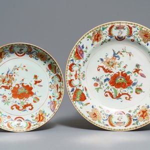 Twee Chinese famille rose 'Pompadour' schotels, Qianlong — foto 1