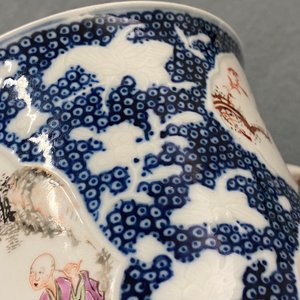 Twee Chinese famille rose pullen met mandarijns decor, Qianlong — foto 17