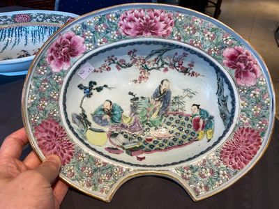 Twee Chinese famille rose scheerkommen, Yongzheng — foto 2
