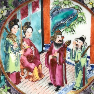 Twee Chinese famille rose schotels, een blauwwitte cachepot en negen Canton schotels, 19e eeuw — foto 22