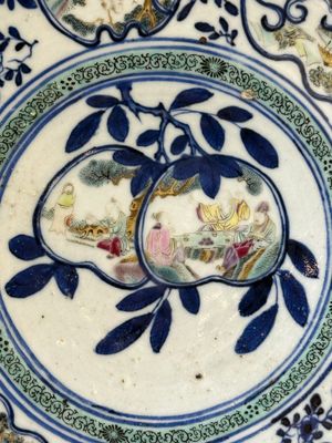 Twee Chinese famille rose schotels, Kangxi en Shen De Tang 慎德堂 merk, 19e eeuw — foto 3